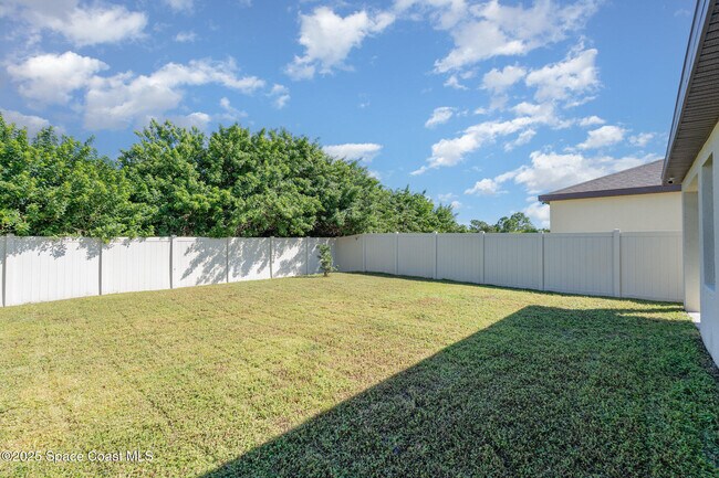 Building Photo - 943 Remington Green Dr SE