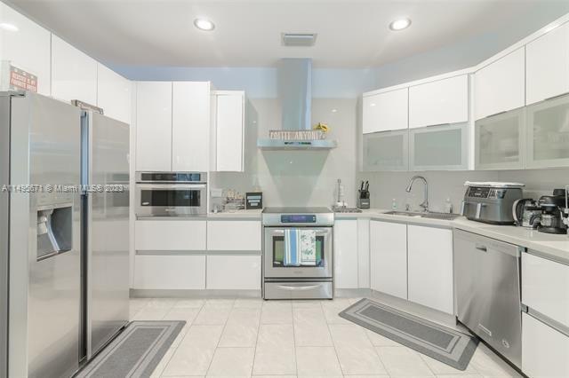 Building Photo - 8240 NW 154th Ter