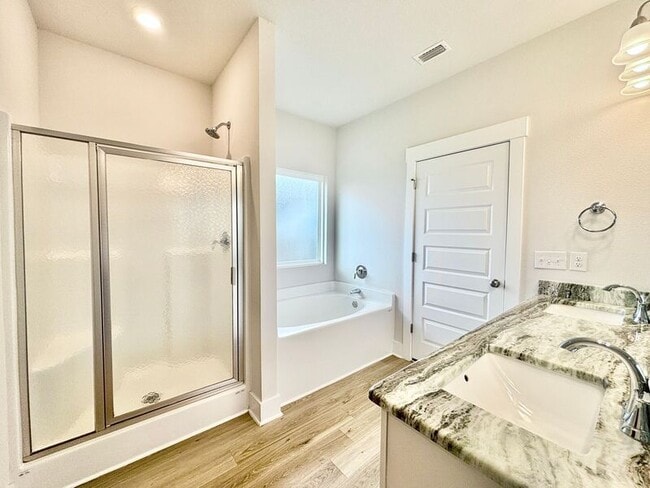 Building Photo - 1234 Fenwick Ct