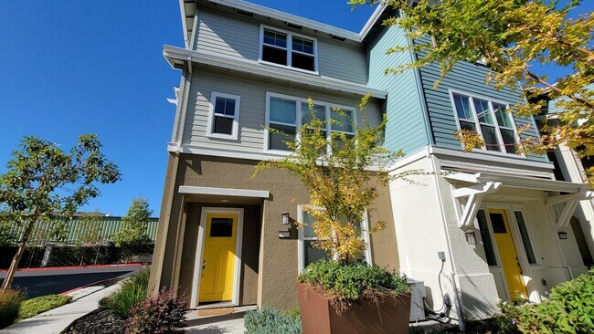Building Photo - 37970 Luma Ter