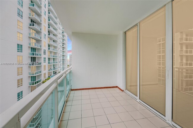 Building Photo - 951 Brickell Ave