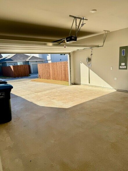 Building Photo - 3048 Strawberry Farm Ln
