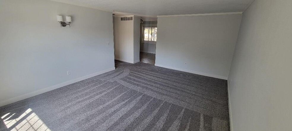 Building Photo - 8066 W Hummel Dr