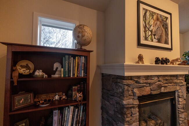 Building Photo - 2412 S Marypost Ave