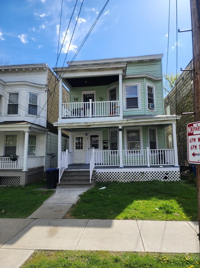 Primary Photo - 90 Woodlawn Ave