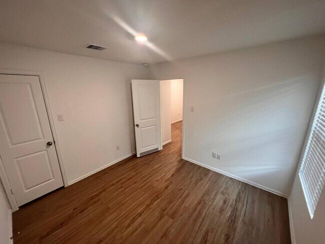 Building Photo - 1413 Twilight Grn Dr