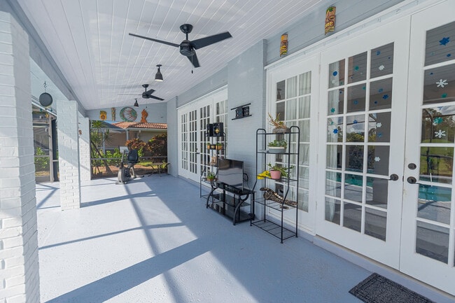 Building Photo - 1282 SW Bent Pine Cove