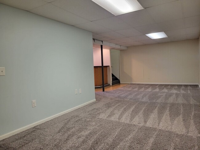 Building Photo - Your Dream Home Awaits: Spacious 4 Bed/2 B...