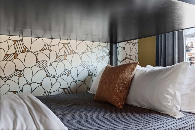 Building Photo - 1315 16th Ave S