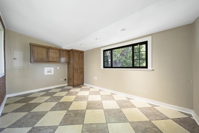 Building Photo - 1231 S Richmond Ave