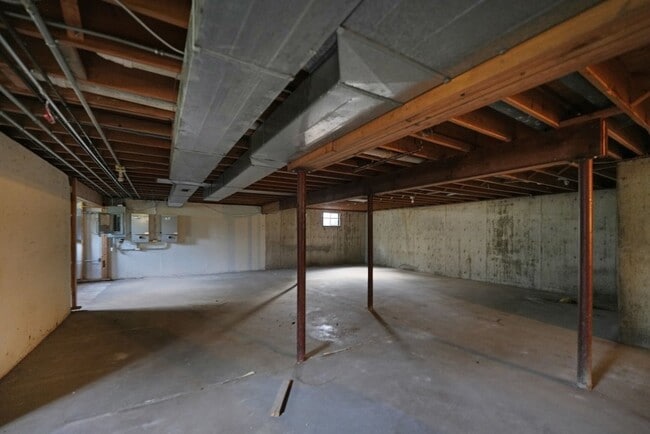 Building Photo - 11110 Highland Dr