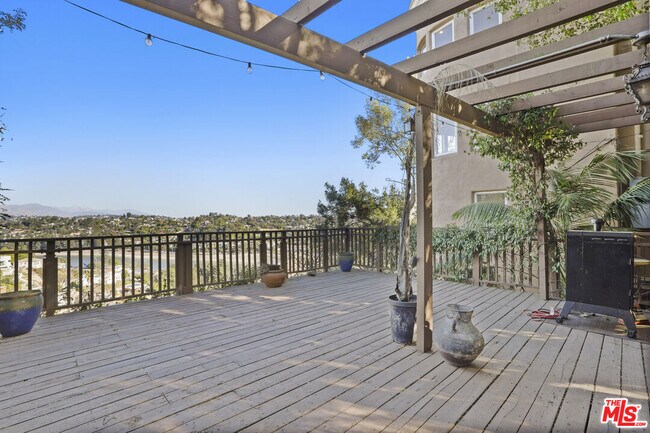 Building Photo - 1850 San Jacinto St