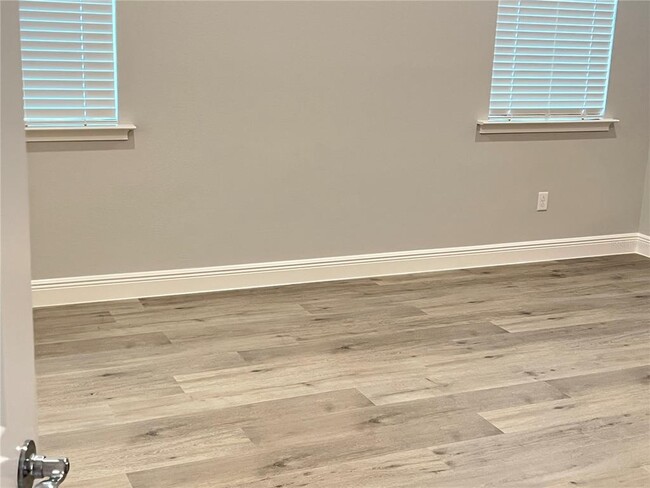 Building Photo - 4836 Shady Pnes Dr