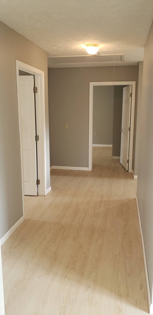 Building Photo - 220 Phillips St