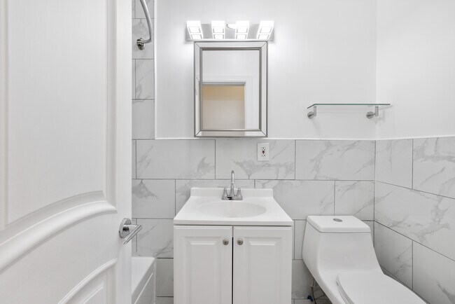 Building Photo - 14 Oakland Pl