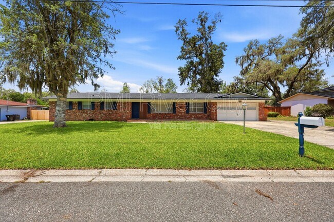 Building Photo - 2860 Cedarcrest Dr