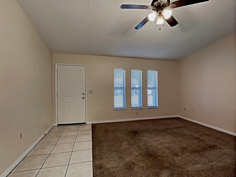 Building Photo - 32819 Blossom Ln