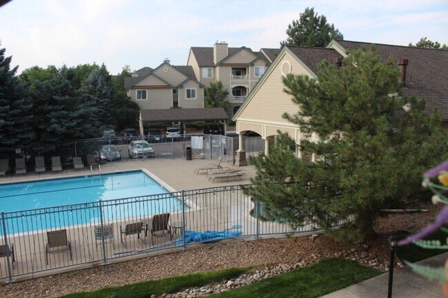 Building Photo - Deer Creek - 2nd Floor 2 bedroom/2 Bath Co...