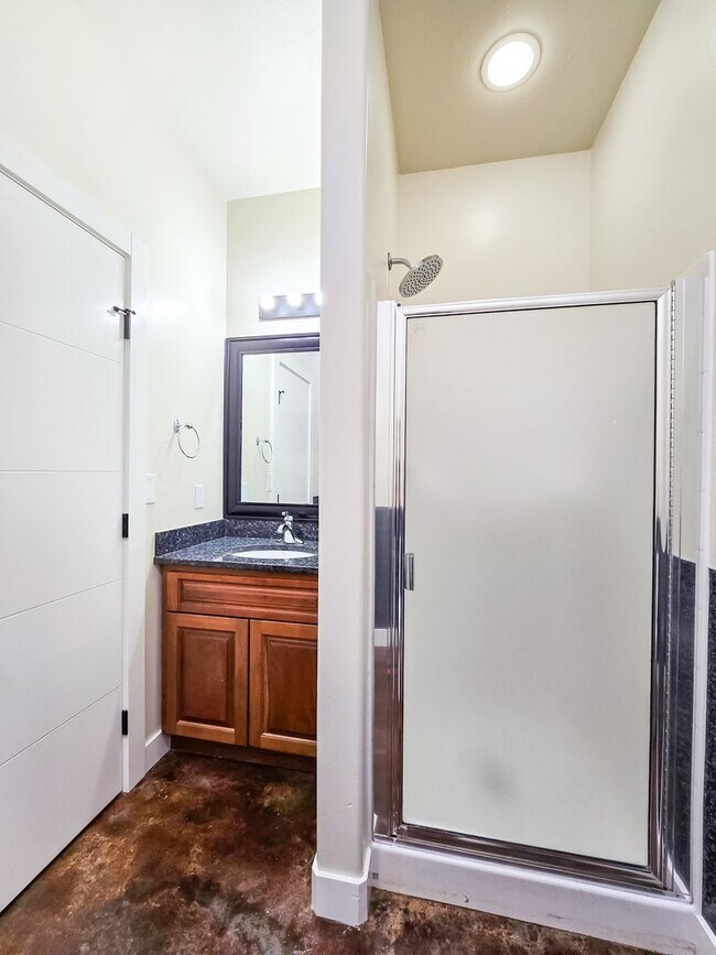 Building Photo - Spacious 3BD Rambler