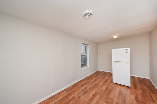 Building Photo - 1507 Laird St