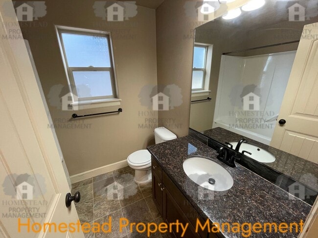 Building Photo - Single level, 3 bedroom house in desired neighborhood of Keizer!