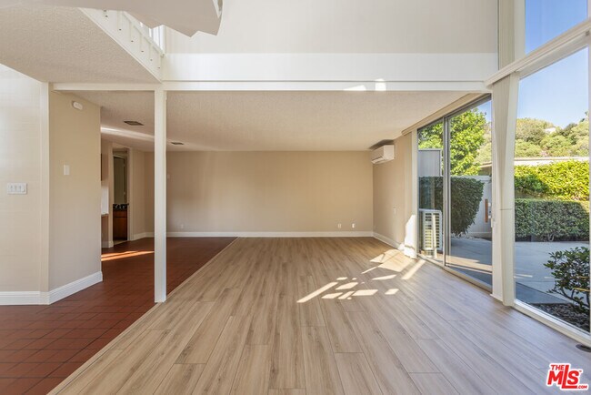 Building Photo - 4173 Del Mar Ave