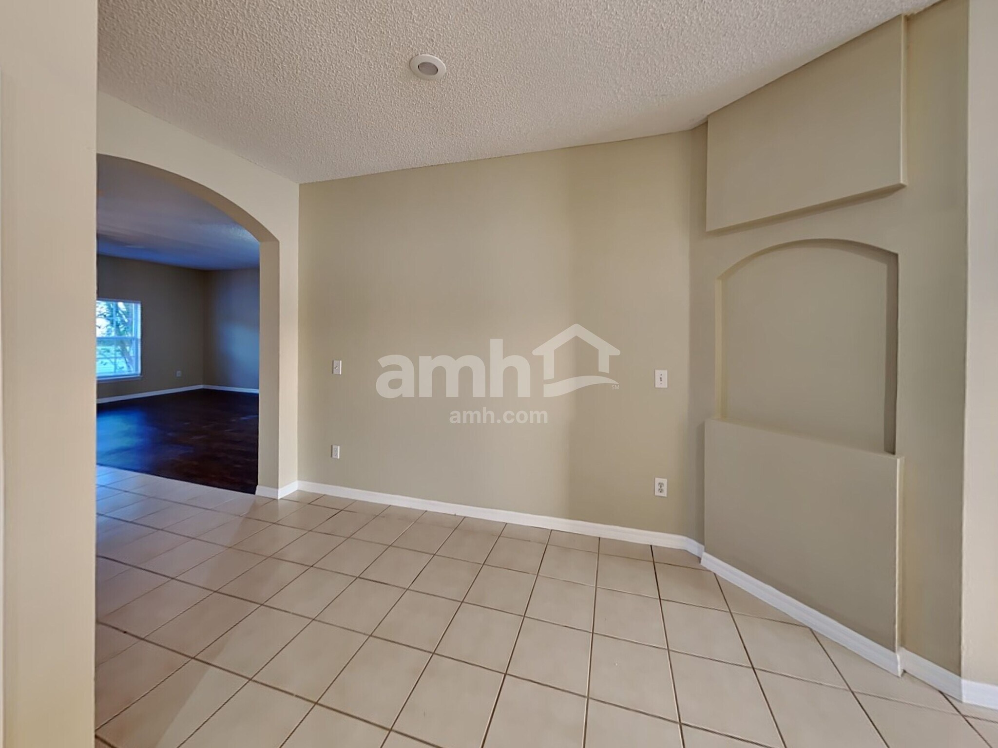 Building Photo - 4470 Waterside Pointe Cir