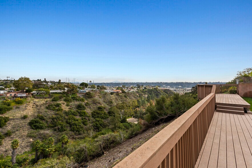 Building Photo - 2217 Cardinal Dr