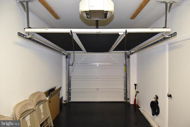 Building Photo - 406 Fortress Way