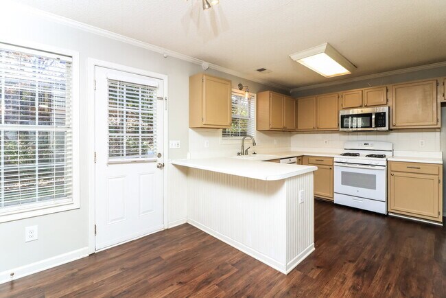 Building Photo - 3848 Sunview Dr NW