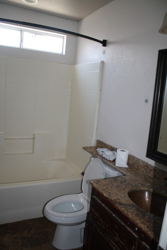 Building Photo - 2119 Foxglove Ct