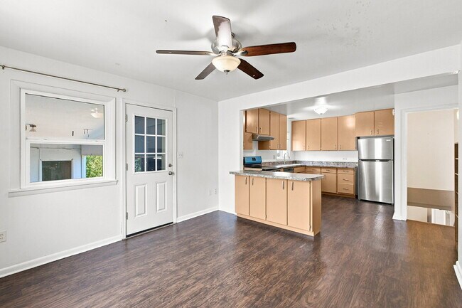 Building Photo - $2,590.95 with $300 Off The First Month's Rent, 4 Beds - 2 Bath, Single Family Home in Denver wit...