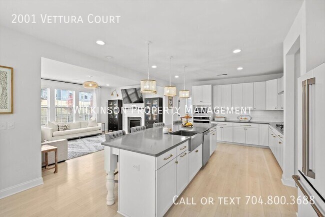 Building Photo - 2001 Vettura Ct
