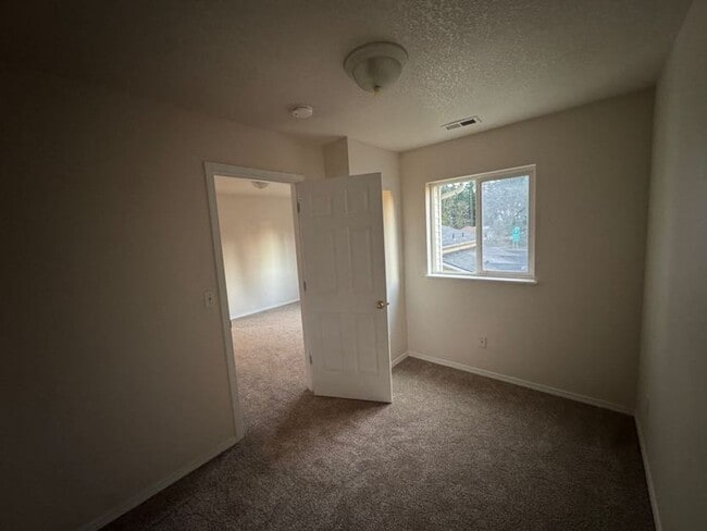 Building Photo - Stunning 2 Bed, 2.5 Bath Townhouse — Fully Renovated!