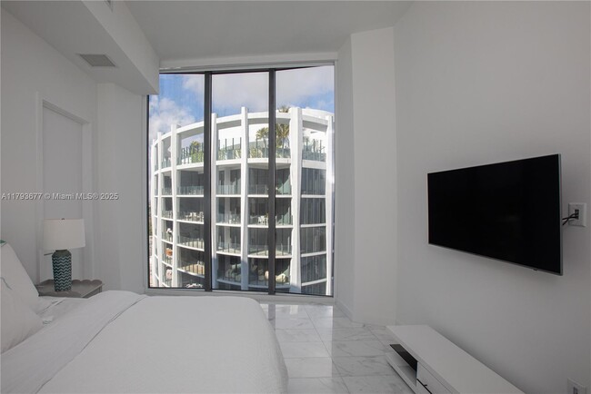 Building Photo - 2821 S Bayshore Dr