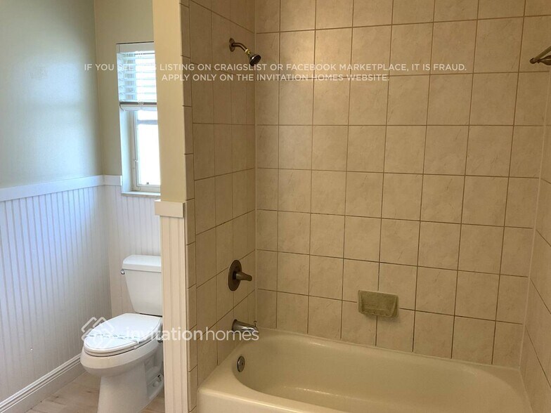 Building Photo - 6229 Ungerer St