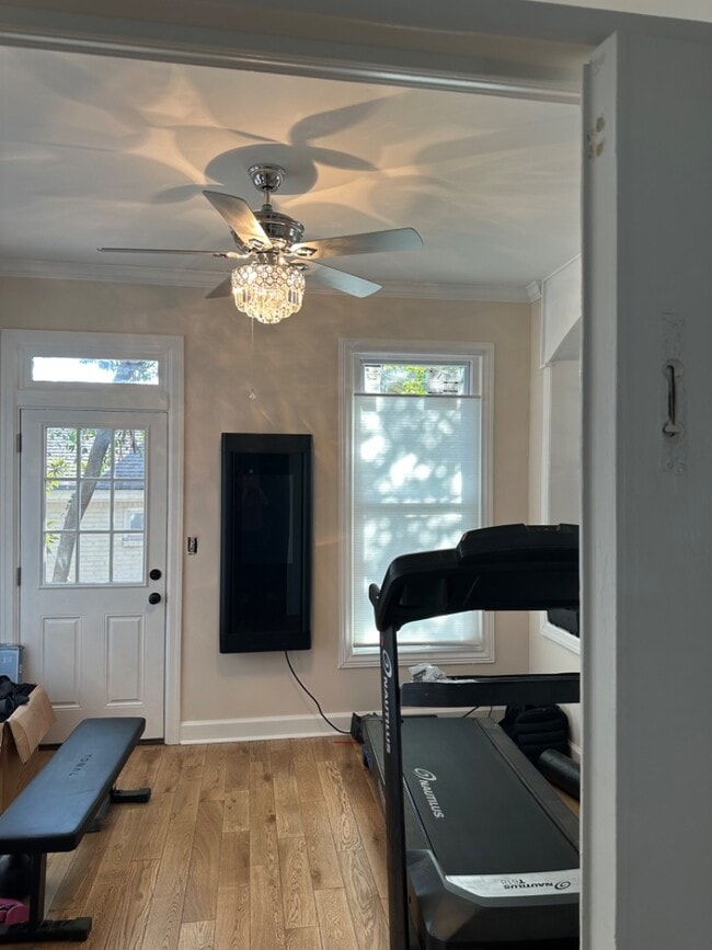 Building Photo - 2481 E Cloverdale Prk