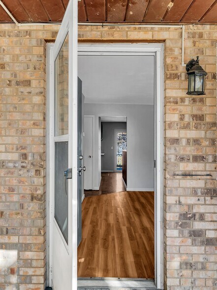 Building Photo - 106 Britanna Dr