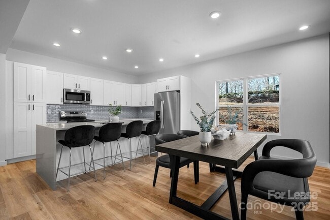 Building Photo - 115 Brentwood Dr