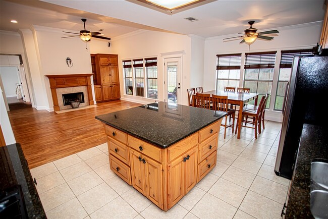 Building Photo - 12437 Old Millstone Dr