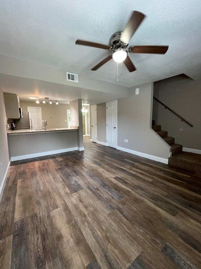 Building Photo - 702 Terrance Ct