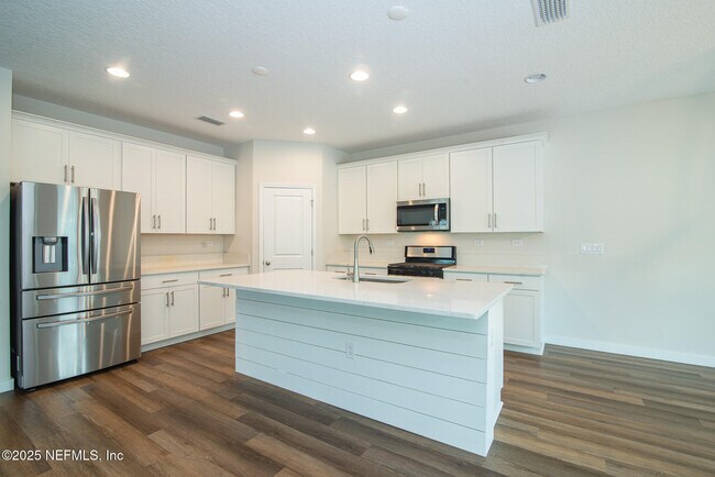 Building Photo - 690 Windermere Way
