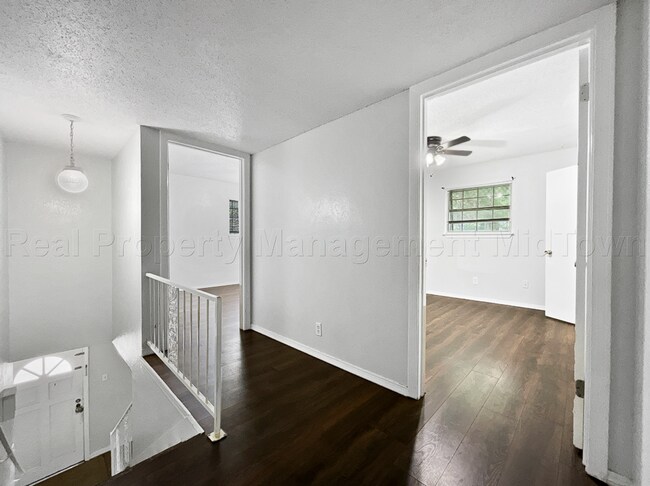 Building Photo - Charming Home in North Arlington