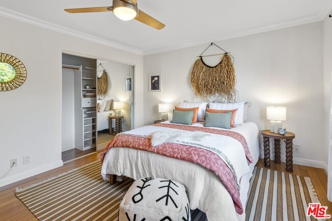 Building Photo - 1154 S Barrington Ave