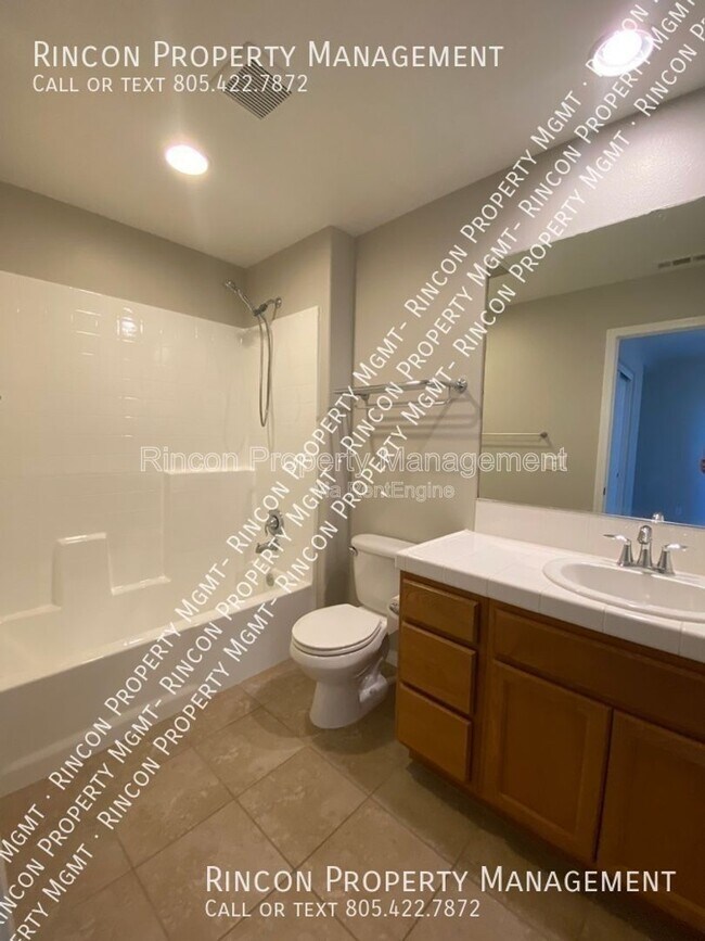 Building Photo - 3142 N Ventura Rd