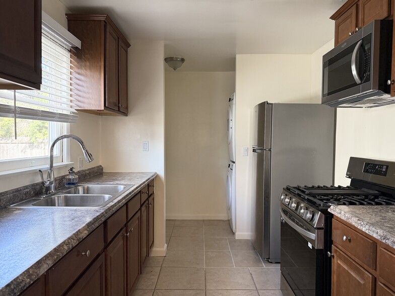 Building Photo - 11527 Albers St