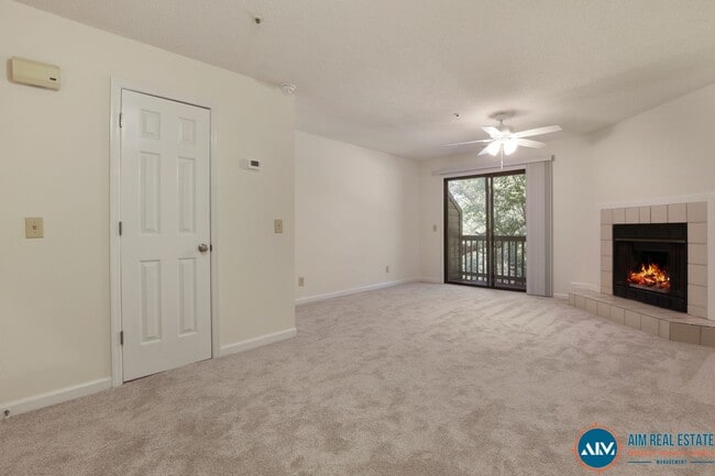 Building Photo - Updated Wyndemere Condo at Yacht Cove – Fr...