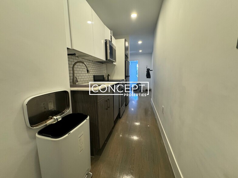 Building Photo - 44 Joy St