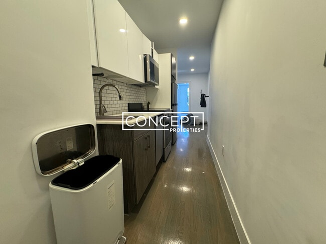 Building Photo - 44 Joy St