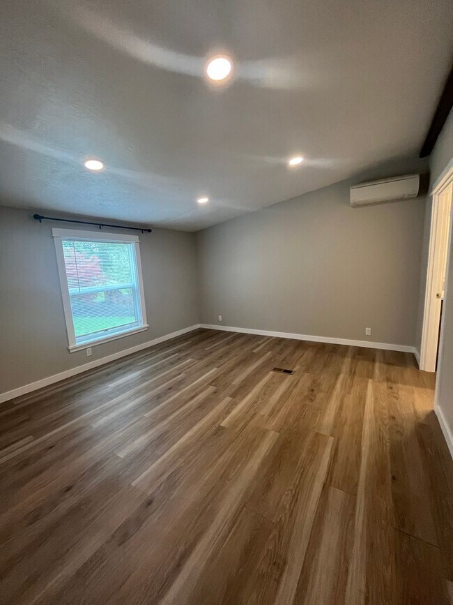 Building Photo - 1625 River Loop 1